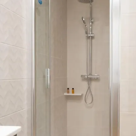 Av Alfonso I Apartment *