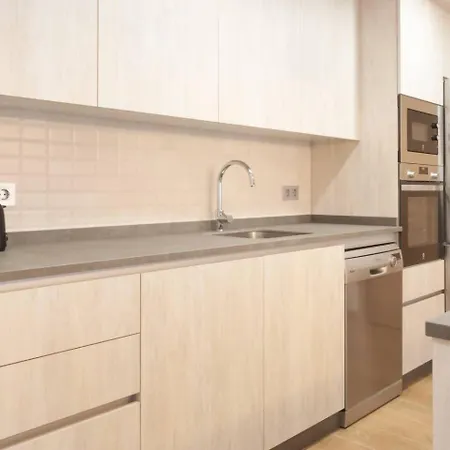Av Alfonso I Apartment *